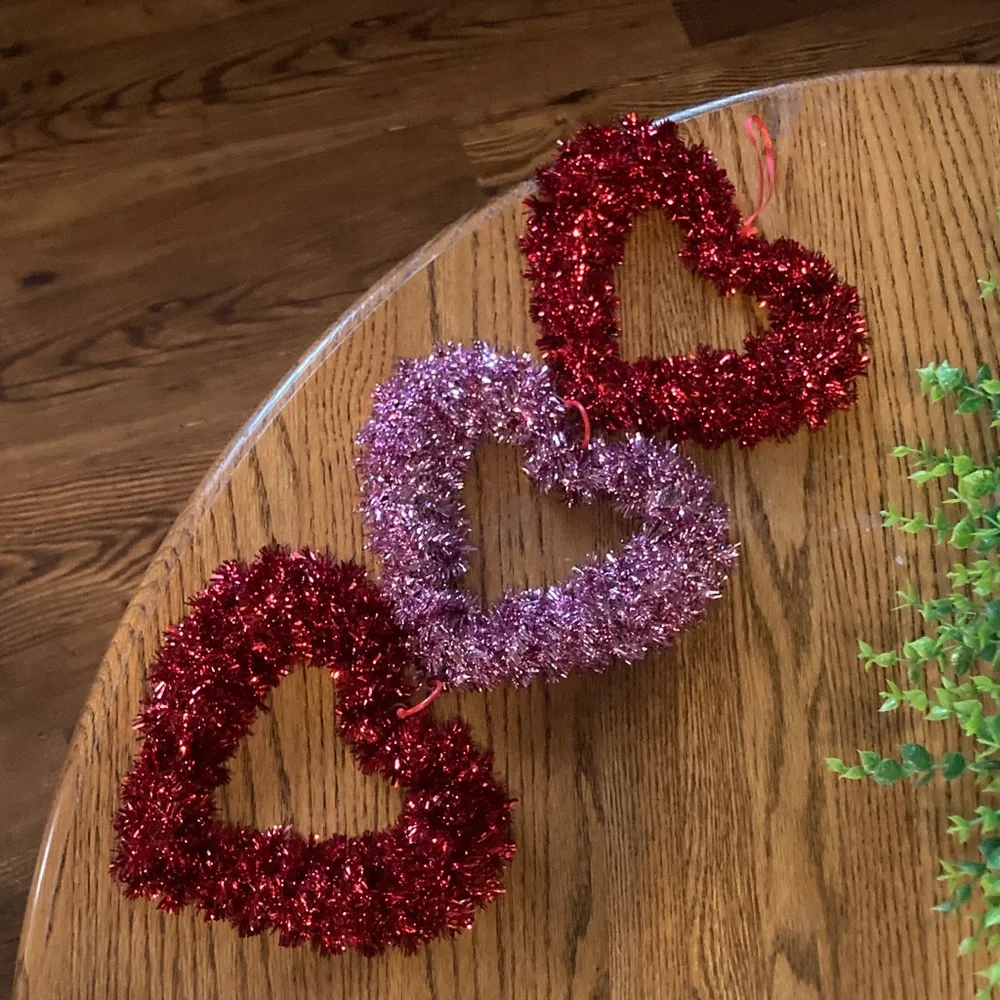 10/$13 NWOT Heart-Shaped decor  - Red and Pink